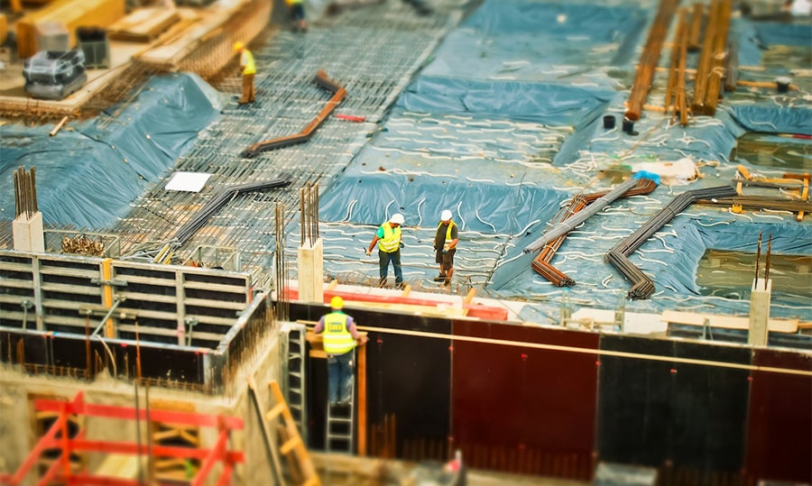 Imagem destacada do artigo "Perícia em engenharia civil - quais são as principais demandas?" Na imagem temos trabalhadores em um local de construção